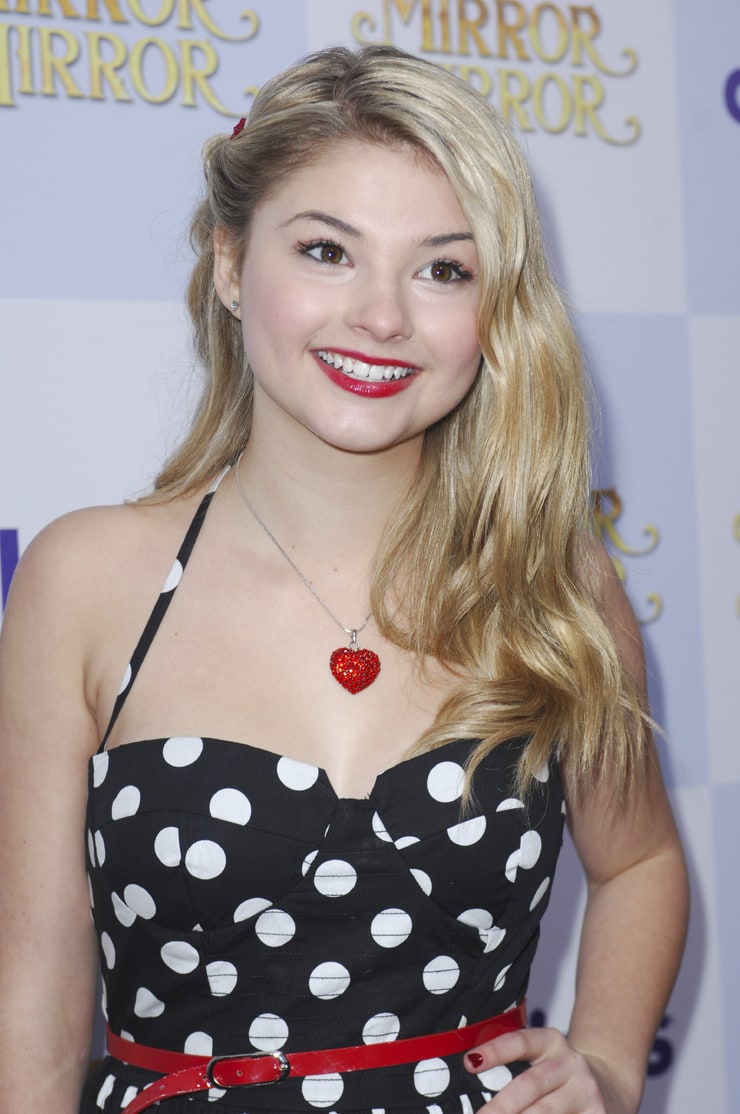 Stefanie Scott