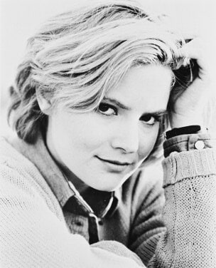 Jennifer Jason Leigh