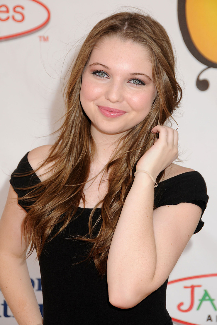 Sammi Hanratty Sammi Hanratty