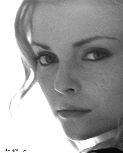 Izabella Miko