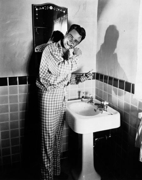 Lew Ayres Lew Ayres