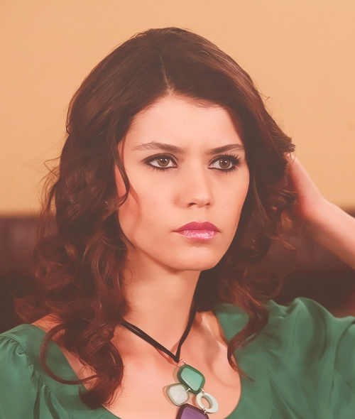 Picture Of Beren Saat