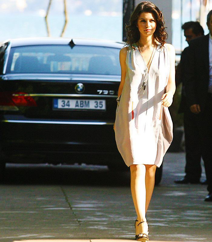 Beren Saat Beren Saat
