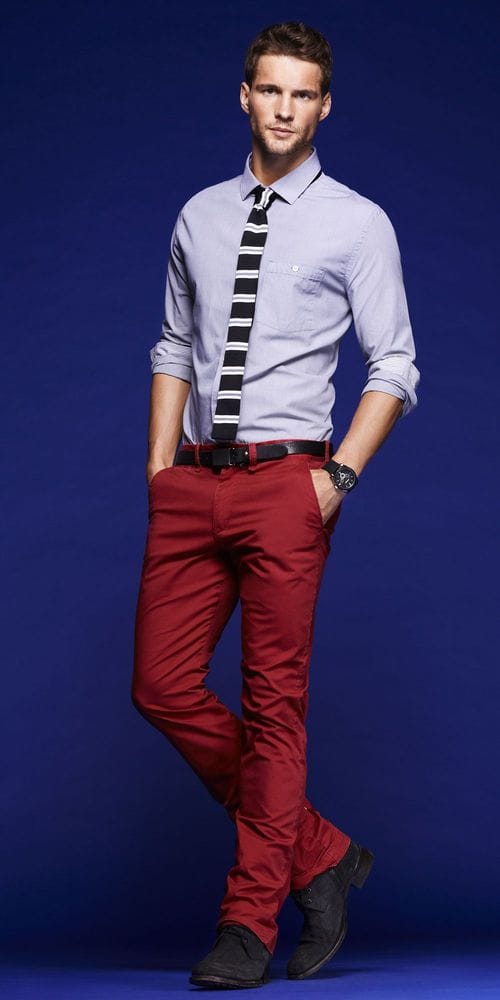 Бордовые брюки мужские с какой рубашкой сочетается