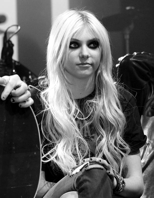 Picture of Taylor Momsen