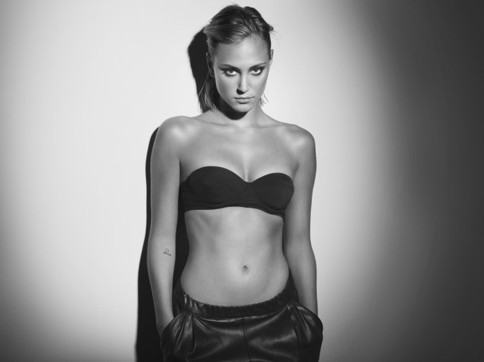 Nora Arnezeder