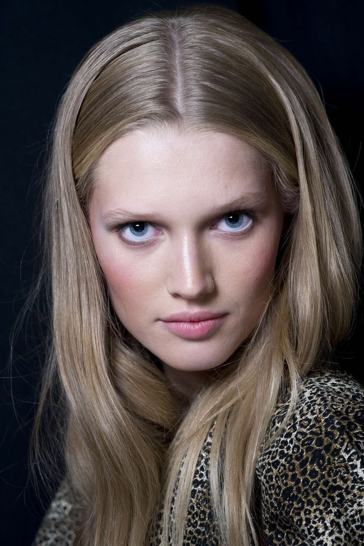 Toni Garrn image