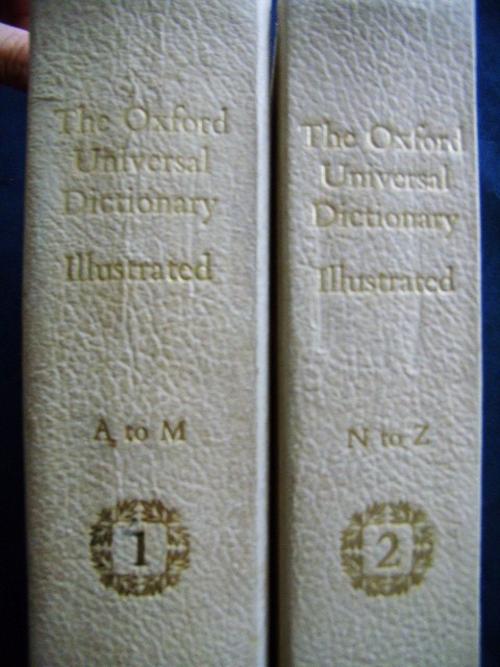 Picture of THE OXFORD UNIVERSAL DICTIONARY ILLUSTRATED AN ILLUSTRATED