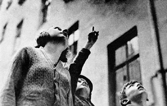Whither Germany? / Kuhle Wampe or Who Owns the World?