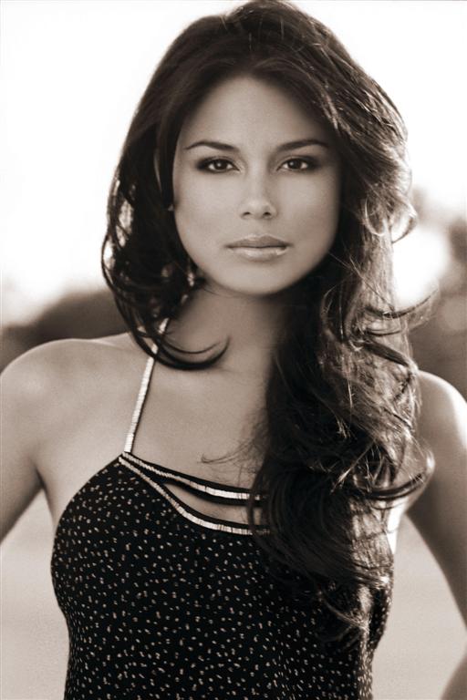 Nathalie Kelley