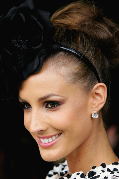 Laura Dundovic Laura Dundovic