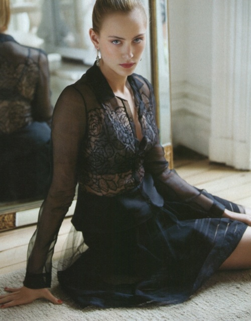 Nora Arnezeder