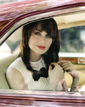 Mia Kirshner Mia Kirshner