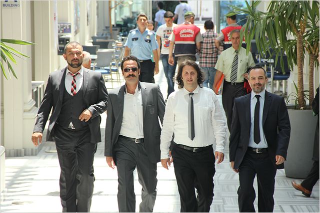 Çakallarla Dans 2: Hastasiyiz Dede