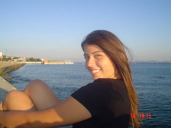 Ceren Kestirengoz