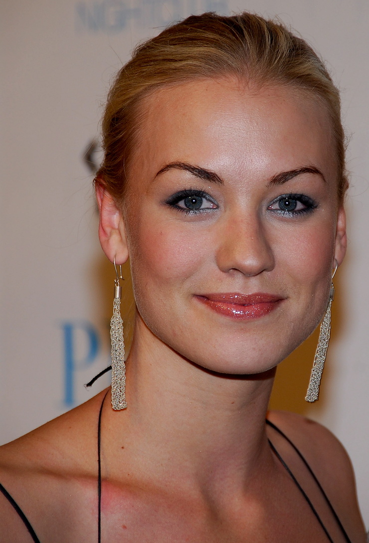 Yvonne Strahovski Yvonne Strahovski