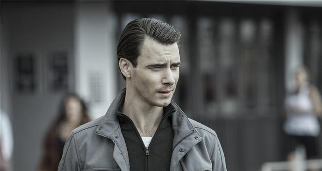 Harry Lloyd Harry Lloyd