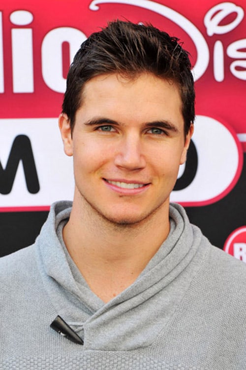 Robbie Amell