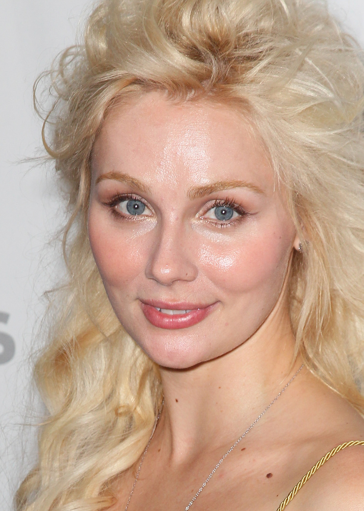 Clare Bowen Clare Bowen