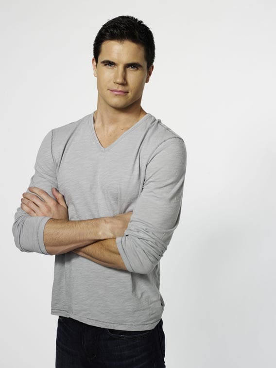 Robbie Amell