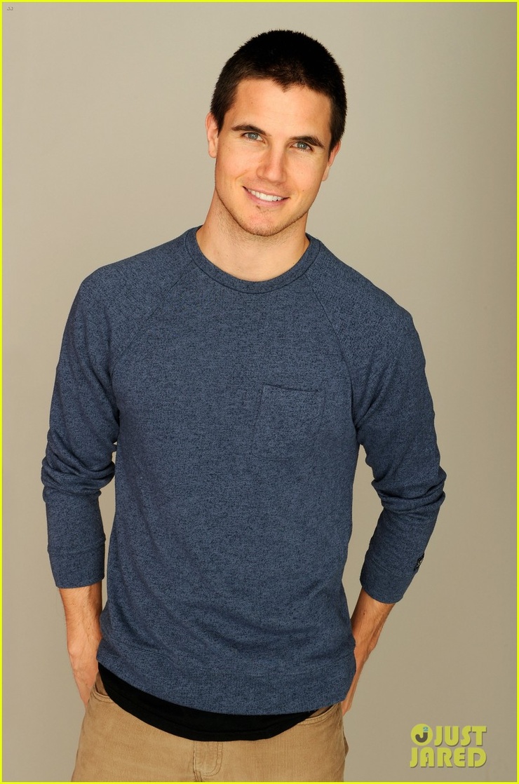 Robbie Amell