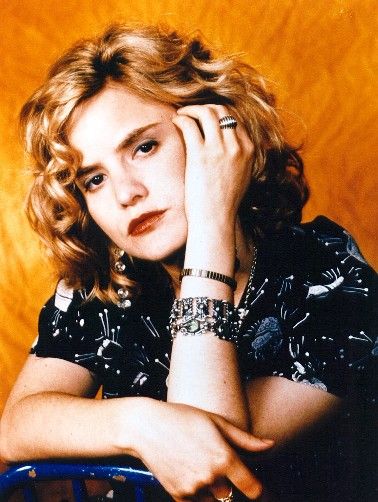 Jennifer Jason Leigh