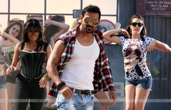 I, Me aur Main                                  (2013)