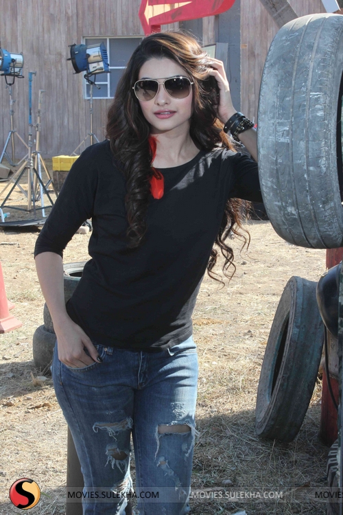 I, Me aur Main                                  (2013)