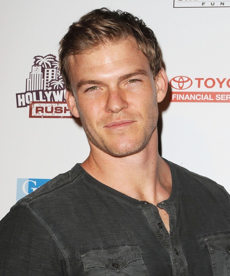 Alan Ritchson.