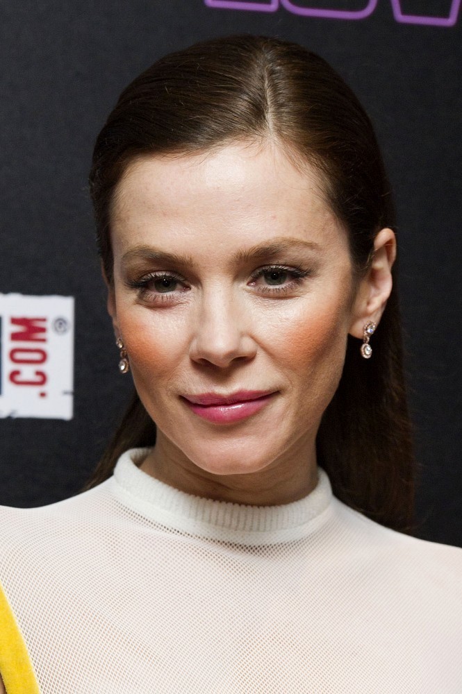 Anna Friel