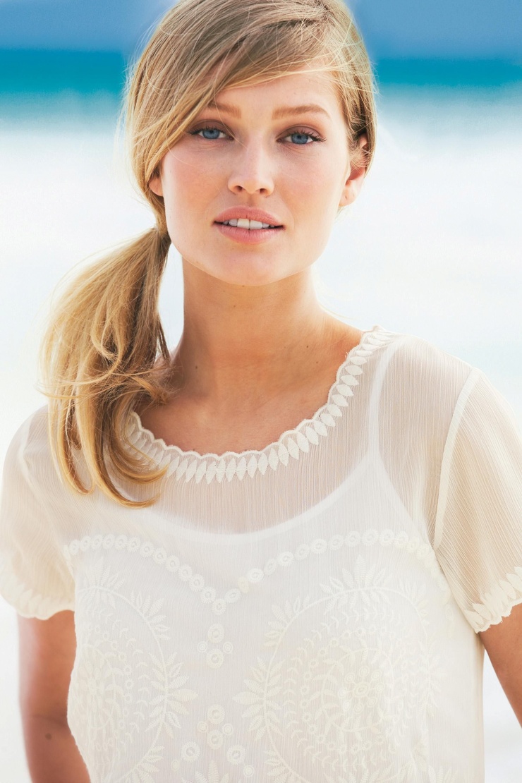 Toni Garrn Toni Garrn