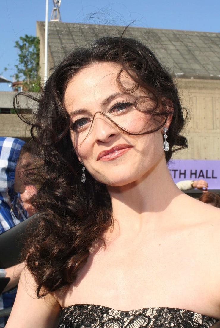 Lara Pulver