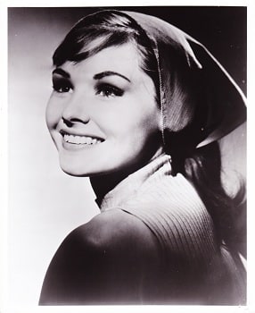 Lori Saunders