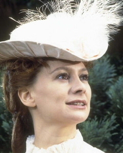 Francesca Annis