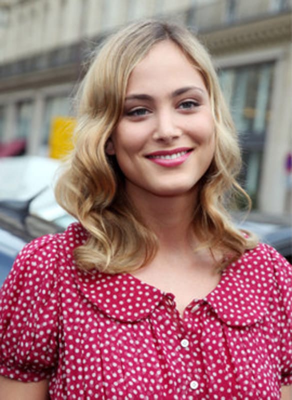 Nora Arnezeder