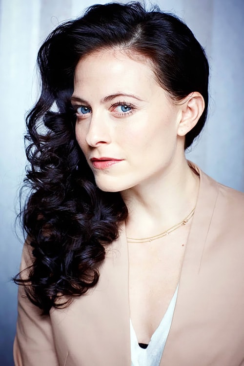 Lara Pulver Lara Pulver