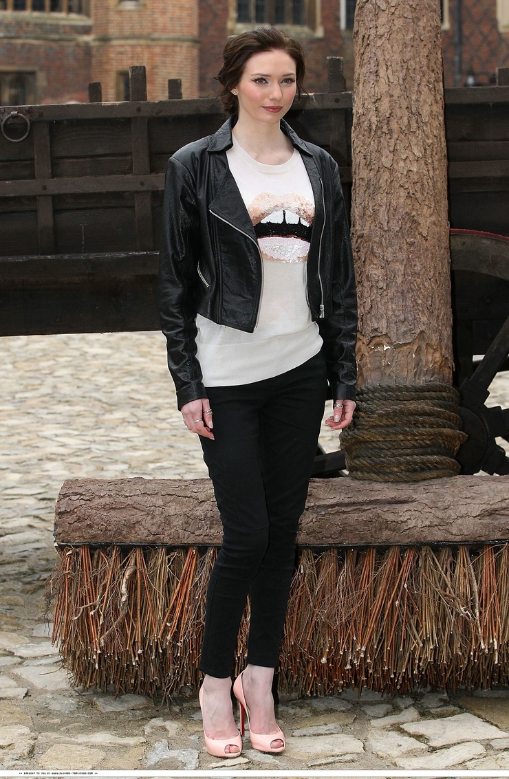 Eleanor Tomlinson Eleanor Tomlinson