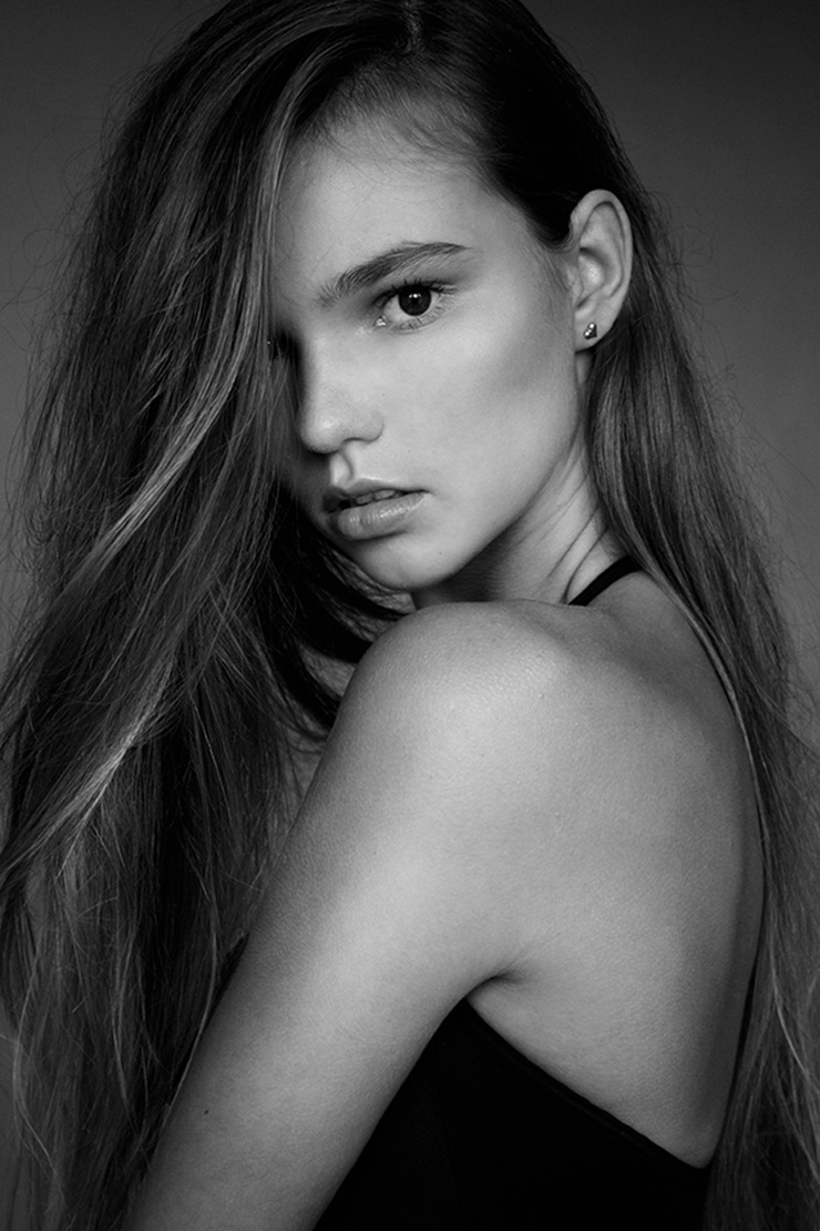 Nikola-miklikova Nikola-miklikova