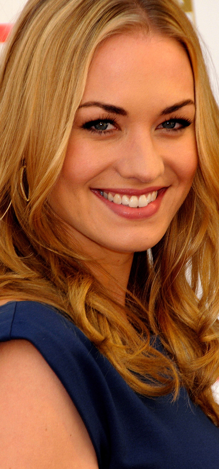 Yvonne Strahovski Yvonne Strahovski