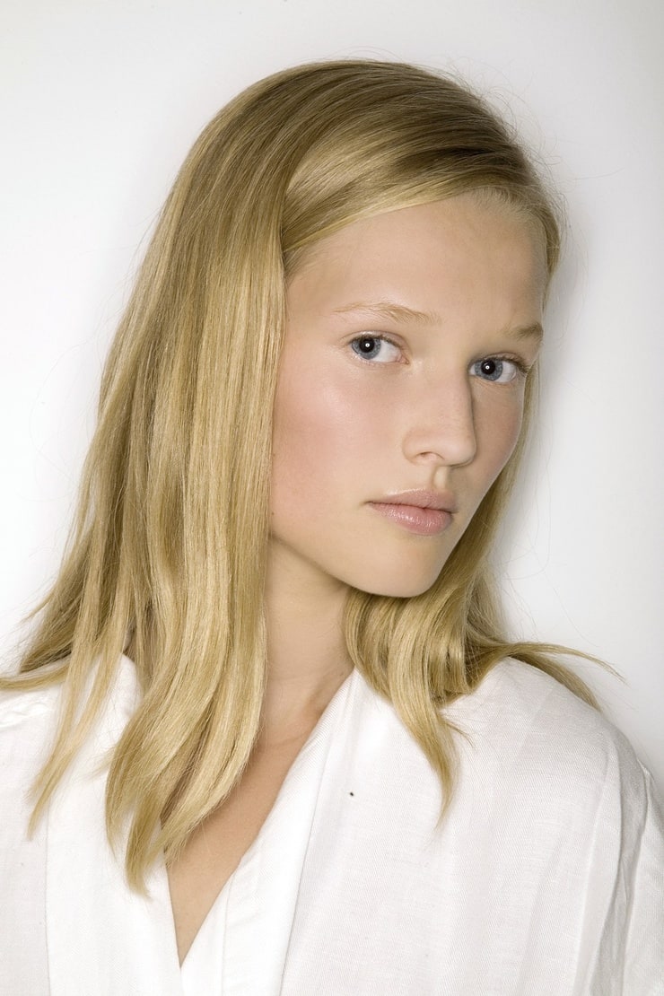 Picture of Toni Garrn