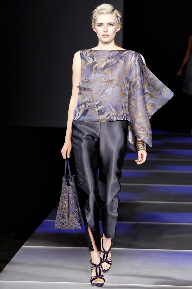 Коллекция вещей. Giorgio Armani 2012. Шелк Армани мода подиум. Армани Джорджио одежда 2000. Джорджио Армани экологичная коллекция.