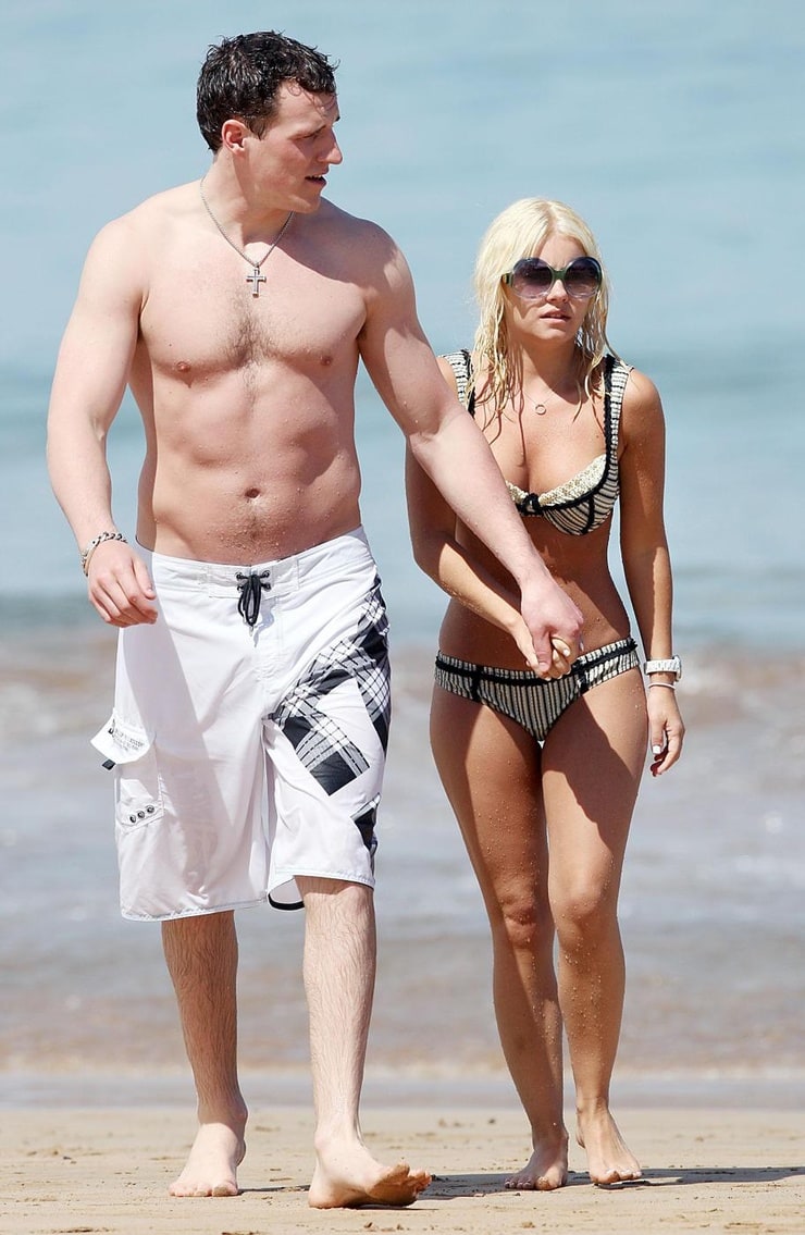Elisha Cuthbert Elisha Cuthbert