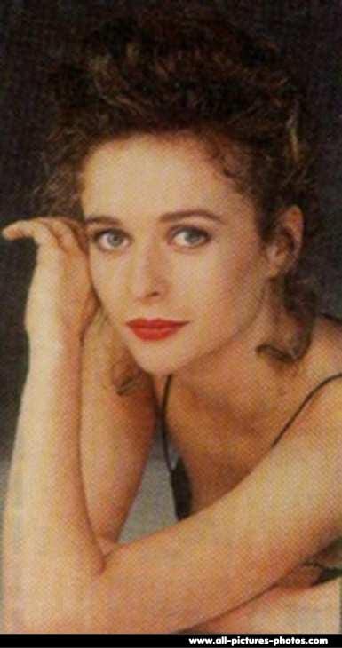 Julia Sawalha