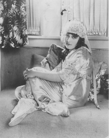 Carmel Myers