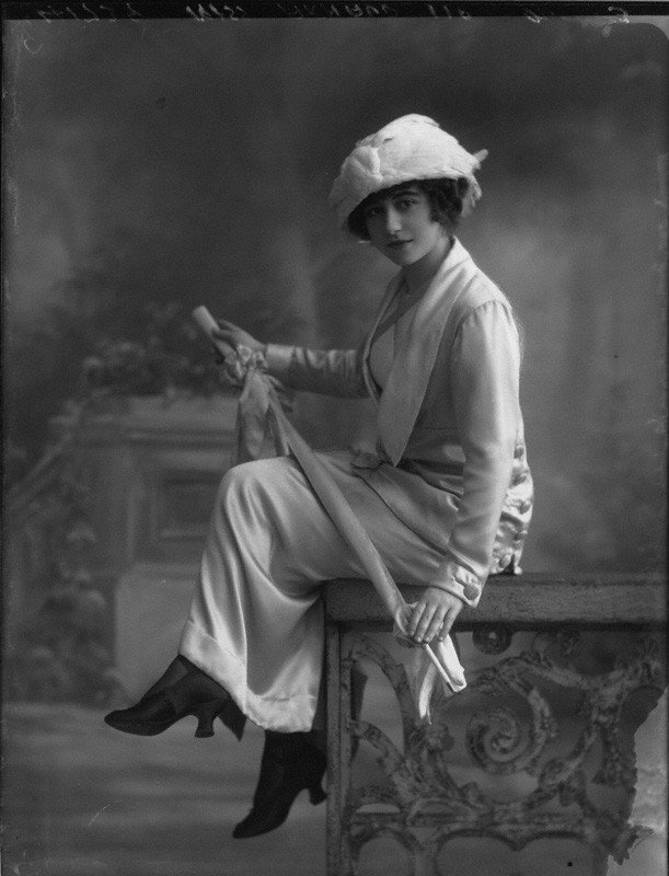 Yvonne Arnaud Yvonne Arnaud
