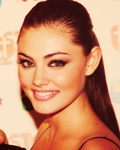 Phoebe Tonkin