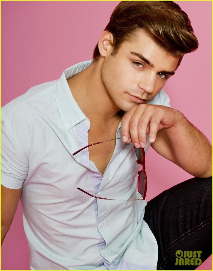 Picture Of Garrett Clayton 7033