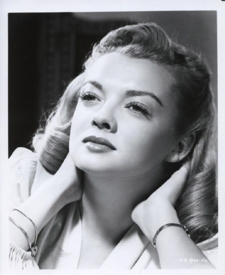 Myrna Dell