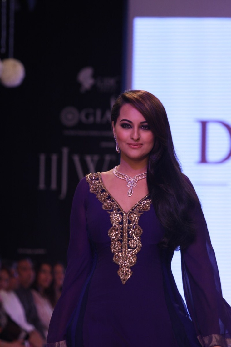 Sonakshi Sinha Sonakshi Sinha