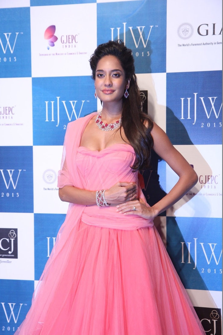 Lisa Haydon Lisa Haydon